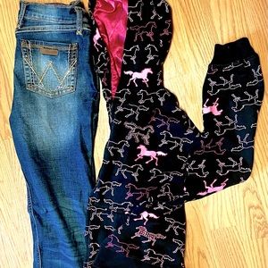 WRANGLER JEANS & CRUEL GIRL HOODIE